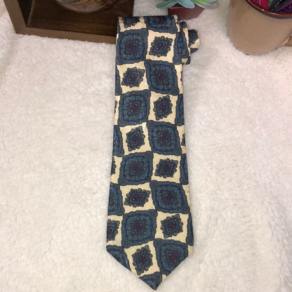 Hunting Horn Blush Cream Purple Blue Gray Silk Tie